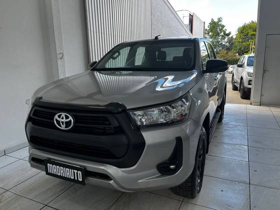 TOYOTA HILUX 2.8 D-4D TURBO DIESEL CD SR 4X4 AUTOMÁTICO